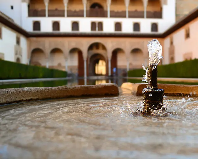 Spainventure at el patio de los Leones La alhambra viajar por andalucia