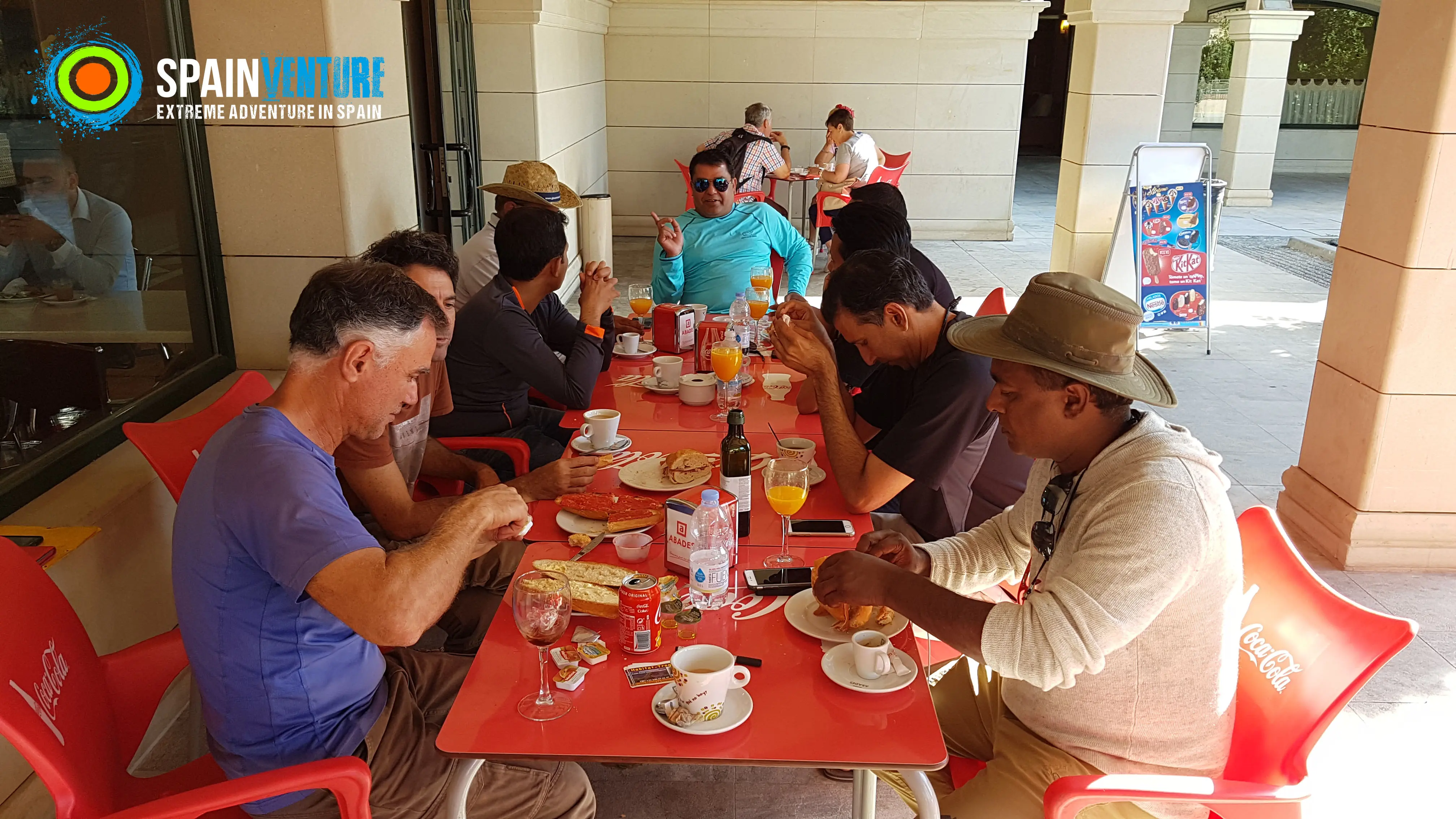 spainventure-hot-air-balloon-flight-at-guadix-50th-birthday-andalucian-american-breakfast-fuengirola vuelo en globo en Guadix