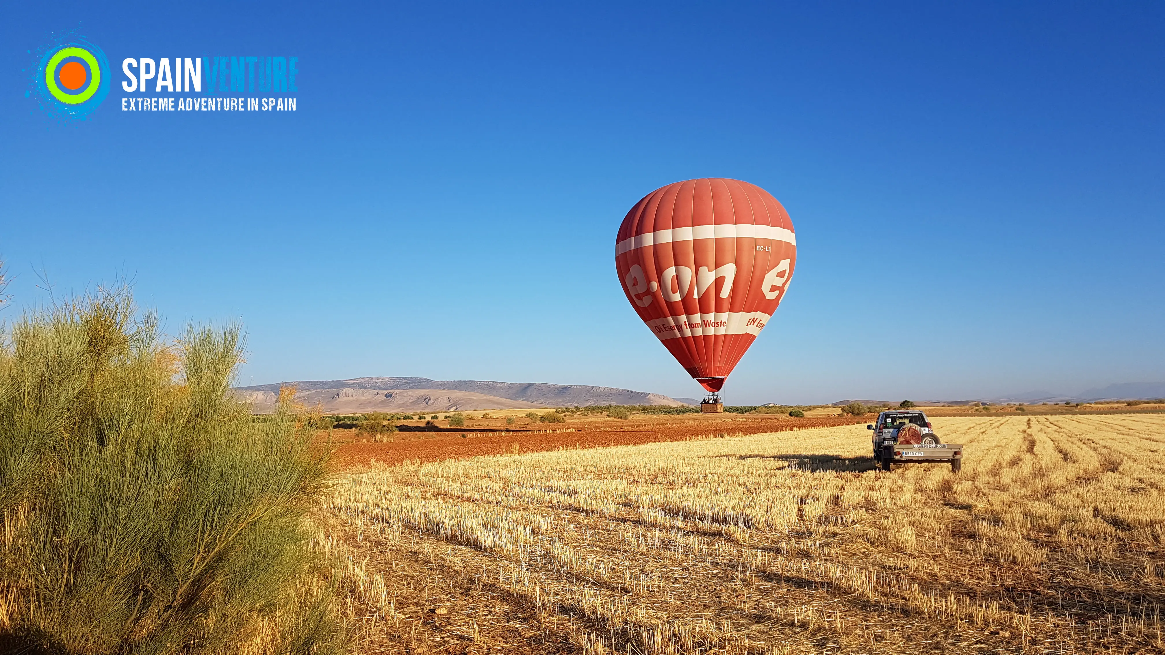 spainventure-hot-air-balloon-flight-at-guadix-50th-birthday-andalucian-american-going-to-the-balloon-group-fuengirola
