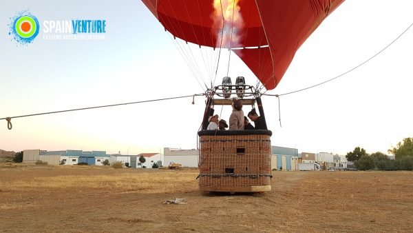 spainventure-hot-air-balloon-flight-at-guadix-50th-birthday-ready-to-the-decolage-fuengirola