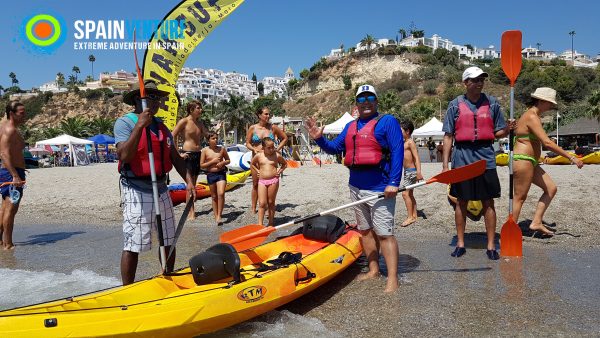 Spainventure kayak por el mediterraneo preparados en la playa